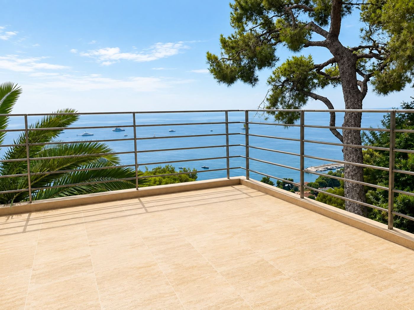 Terrasse sous le pin
